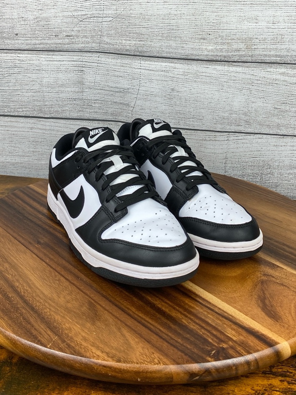 Nike Woman’s Black White Low-Top Athletic Sneakers - Picture 3 of 12